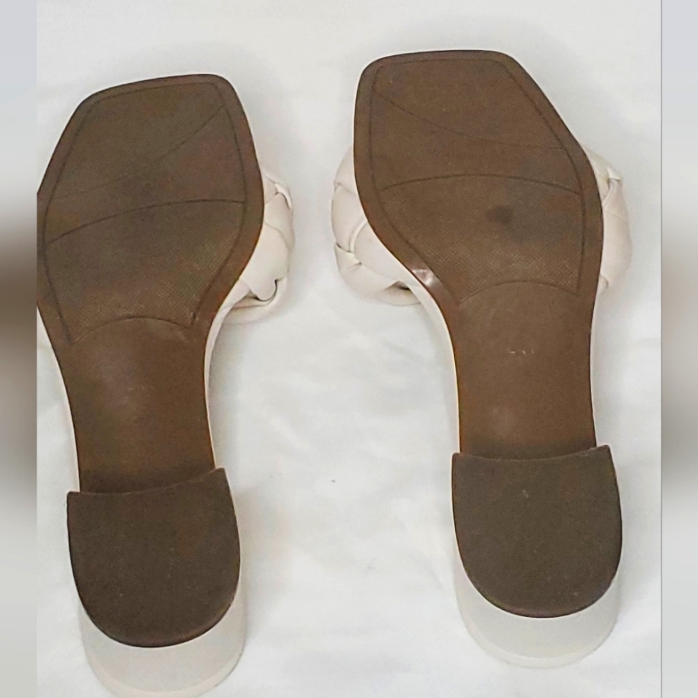 Marc Fisher Size 7 1/2 Mules Color Cream with Basket-Weave Design - Picture 7 of 13